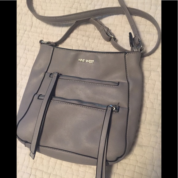 Nine West Handbags - Nine West crossbody purse with two outside pockets